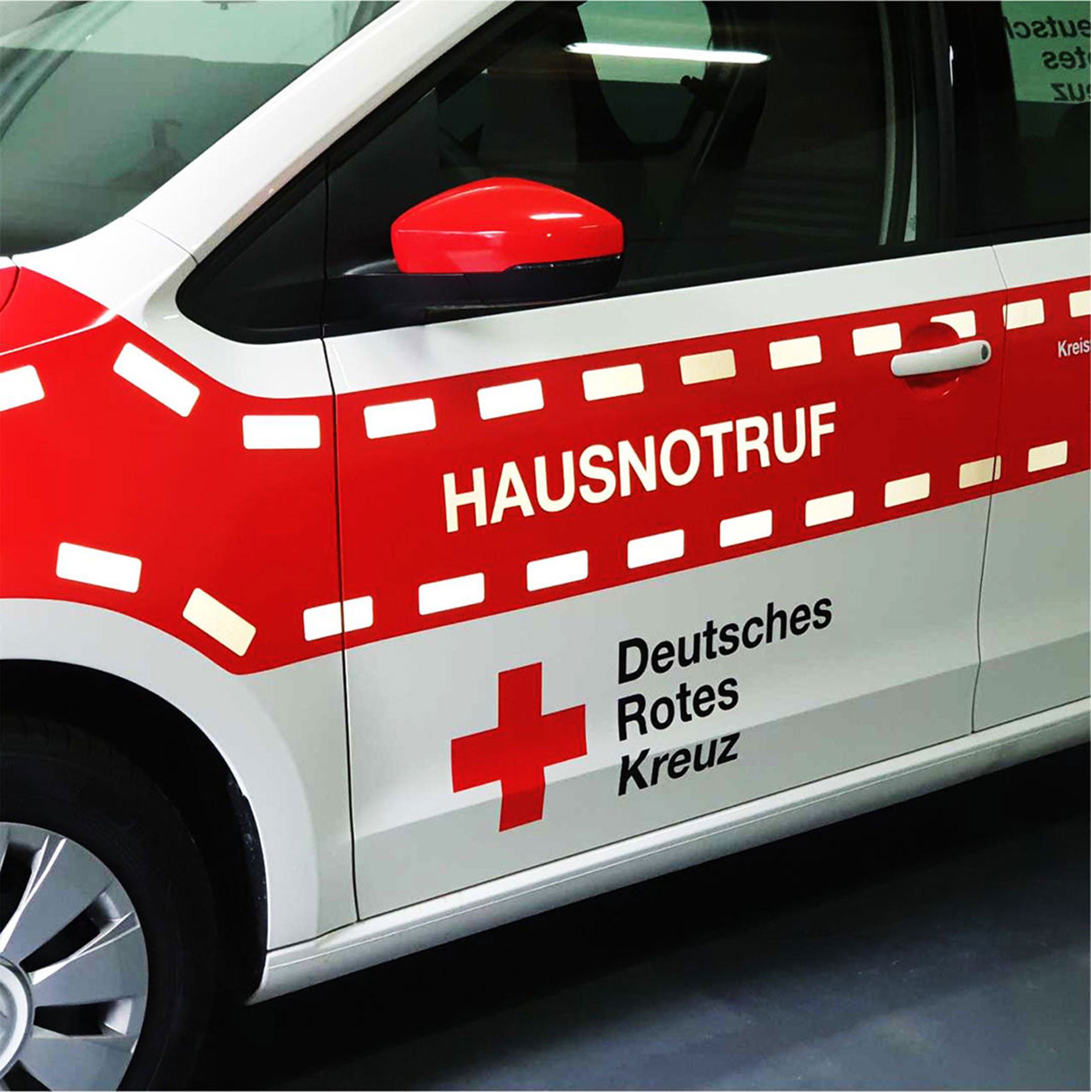 Rotes Kreuz VW UP Folierung