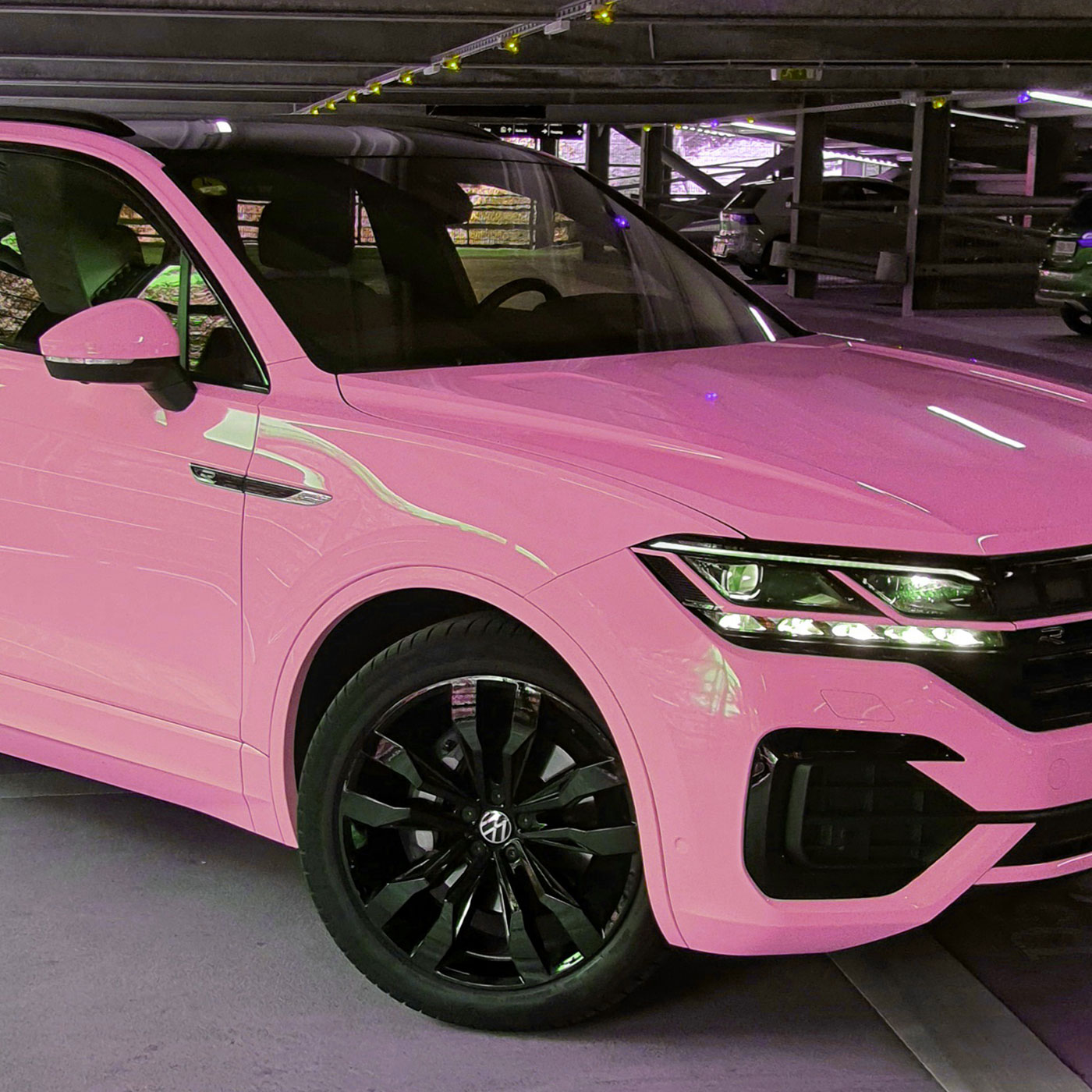 Touareg R Line Pink