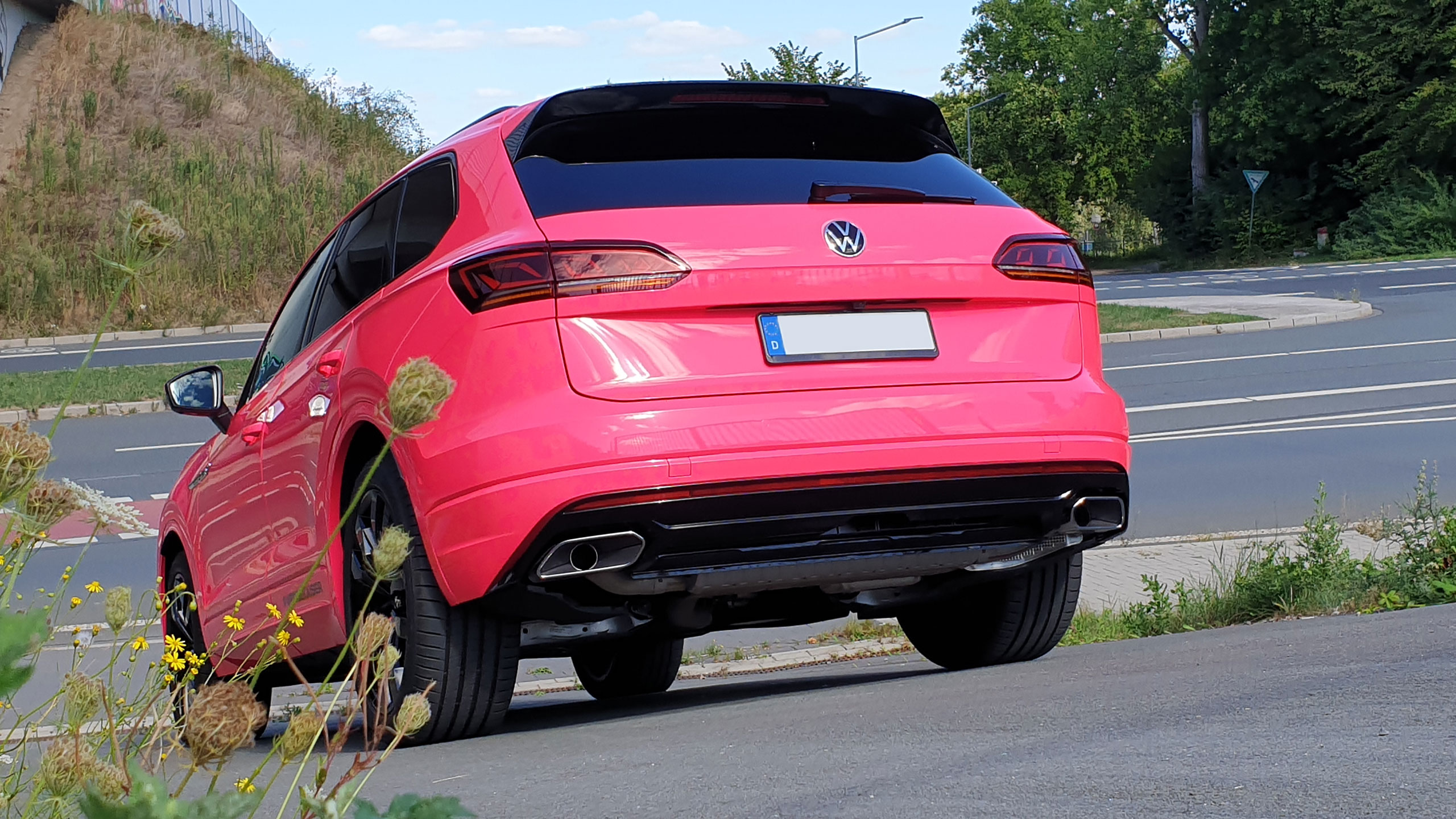 VW Touareg No.1 Neon Pink Germany